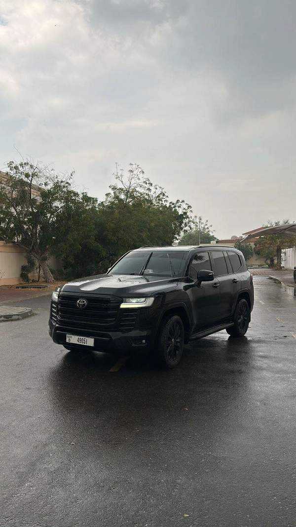 Land Cruiser Black Edition