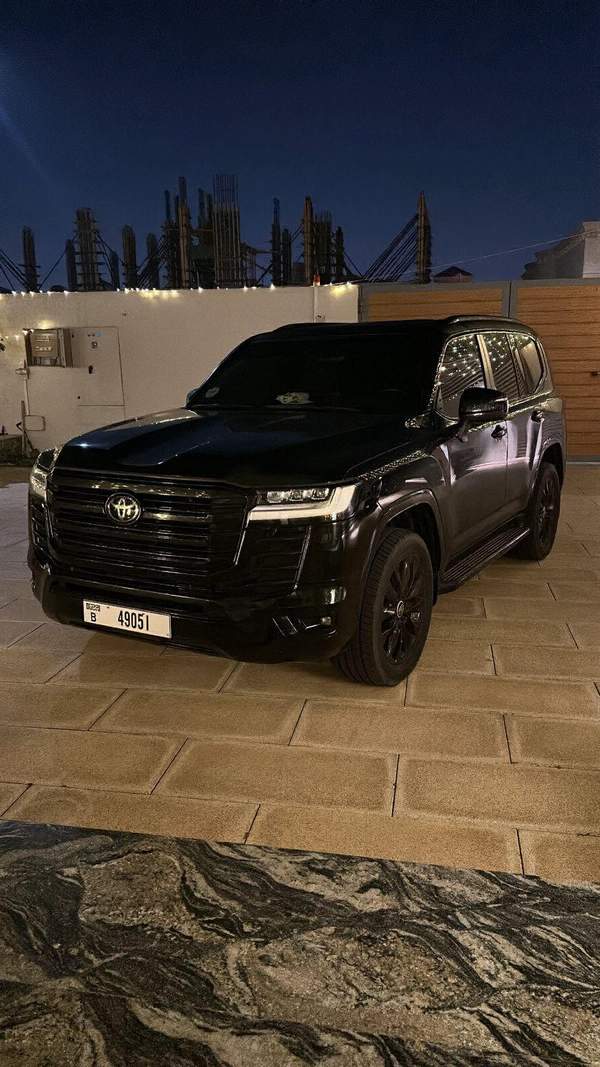 Land Cruiser Black Edition