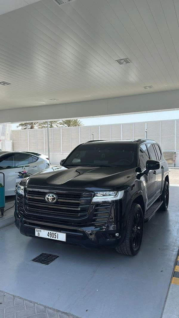 Land Cruiser Black Edition