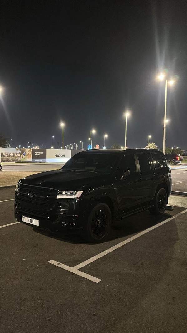 Land Cruiser Black Edition
