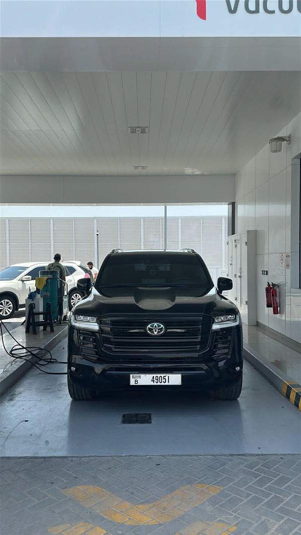 Land Cruiser Black Edition