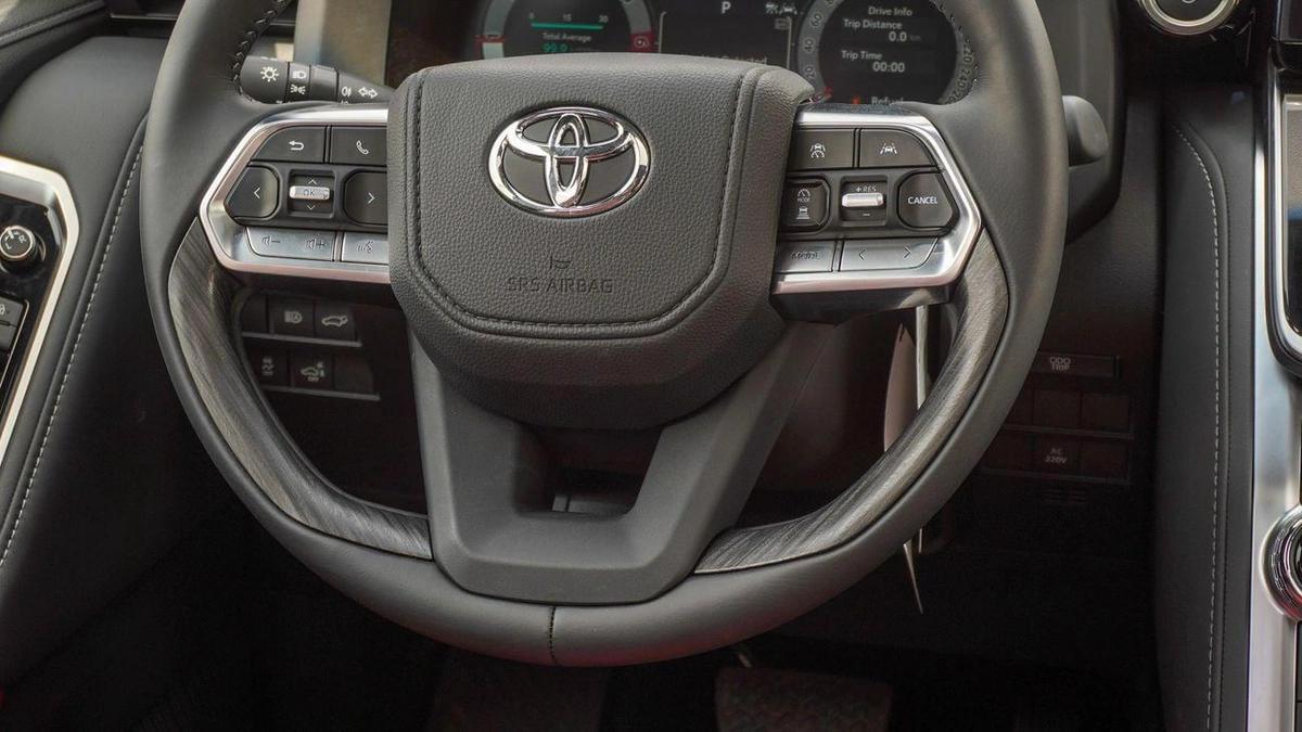 Toyota Land Cruiser VXR TWIN TURBO 3.5L HYBRID-4-4