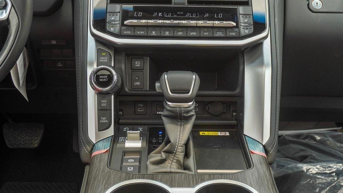 Toyota Land Cruiser VXR TWIN TURBO 3.5L HYBRID-6-6