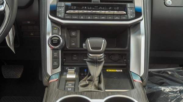 Toyota Land Cruiser VXR TWIN TURBO 3.5L HYBRID