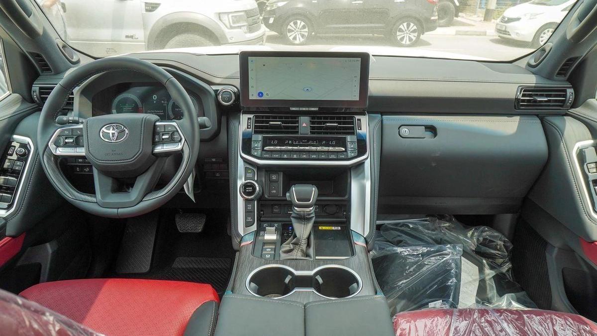 Toyota Land Cruiser VXR TWIN TURBO 3.5L HYBRID-8-8