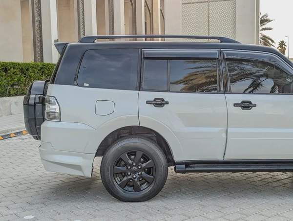 MITSUBISHI PAJERO 2016 MODIFIED SIGNATURE EDITION GLS MID V6 3.5L GCC IN EXCELLENT CONDITION