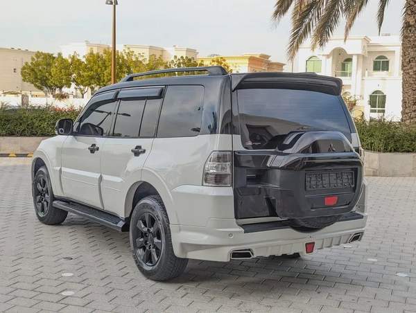 MITSUBISHI PAJERO 2016 MODIFIED SIGNATURE EDITION GLS MID V6 3.5L GCC IN EXCELLENT CONDITION