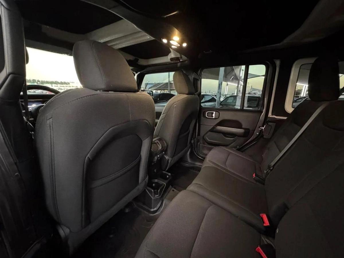 Jeep Wrangler Sahara 3.6L A/T (5 Seater)-6-6