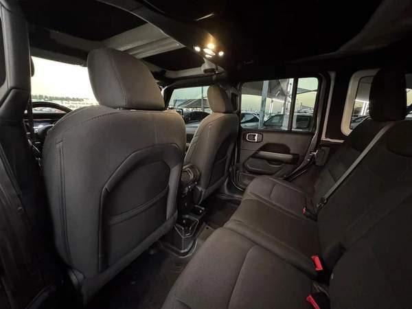 Jeep Wrangler Sahara 3.6L A/T (5 Seater)