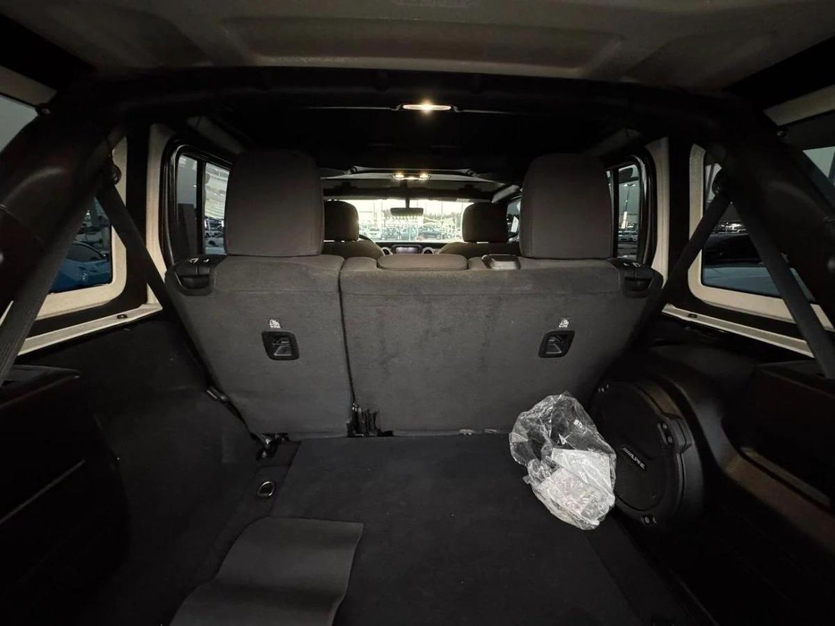 Jeep Wrangler Sahara 3.6L A/T (5 Seater)-9-9