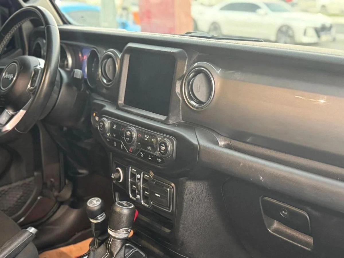 Jeep Wrangler Sahara 3.6L A/T (5 Seater)-1-1