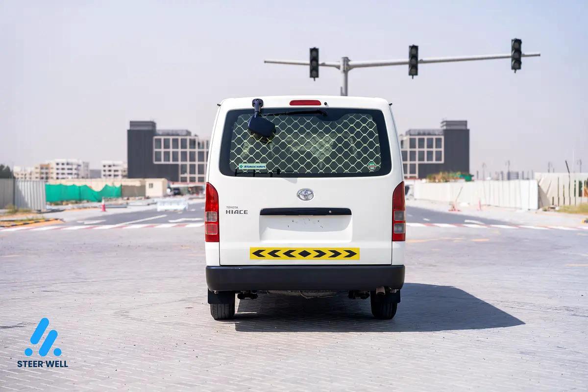 Toyota Hiace GL 2022 - GCC Specs - Excellent Condition-6-6