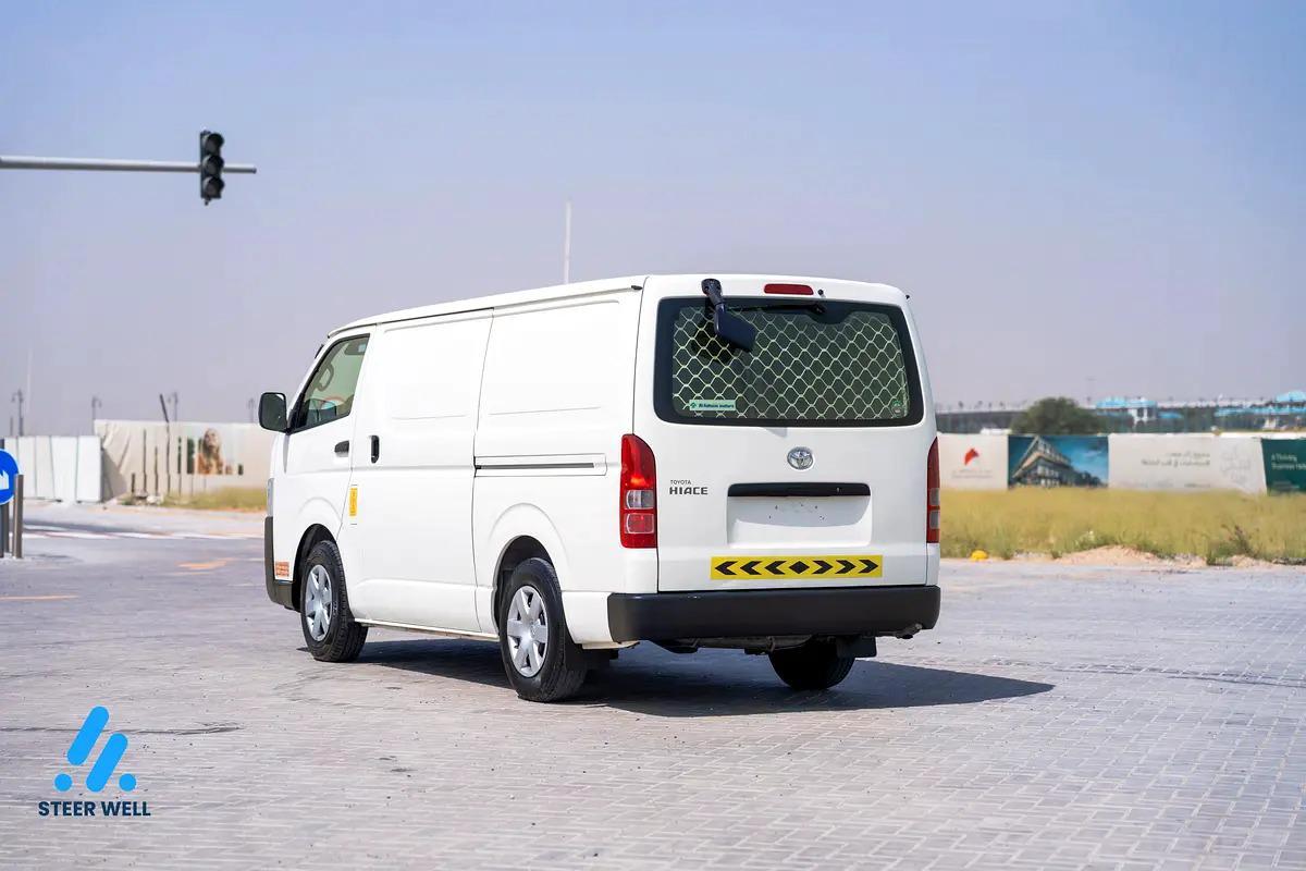 Toyota Hiace GL 2022 - GCC Specs - Excellent Condition-14-14