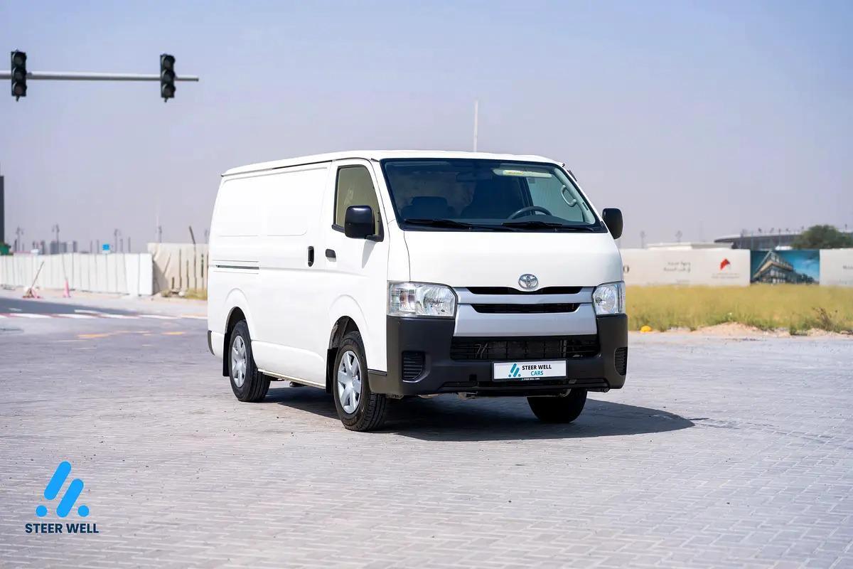Toyota Hiace GL 2022 - GCC Specs - Excellent Condition-4-4
