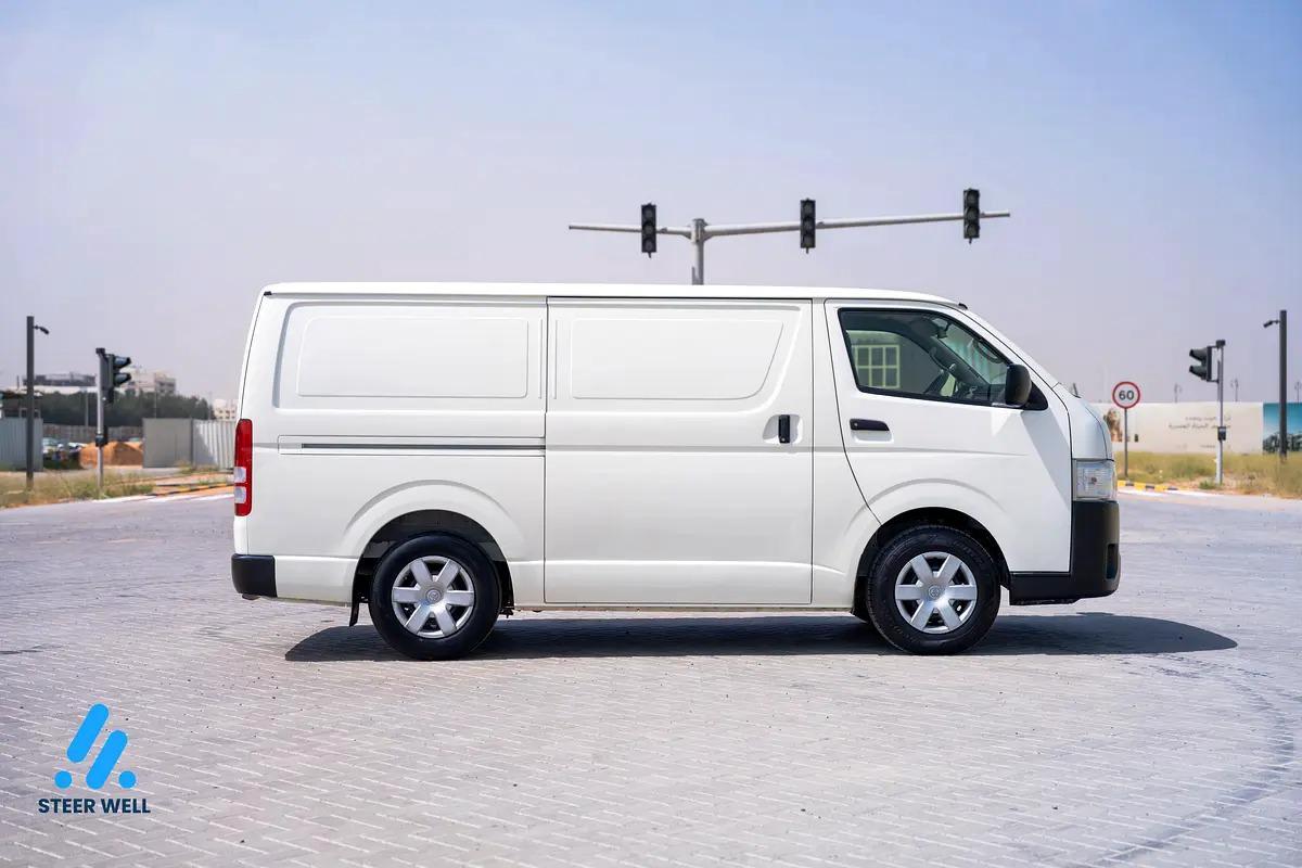Toyota Hiace GL 2022 - GCC Specs - Excellent Condition-12-12