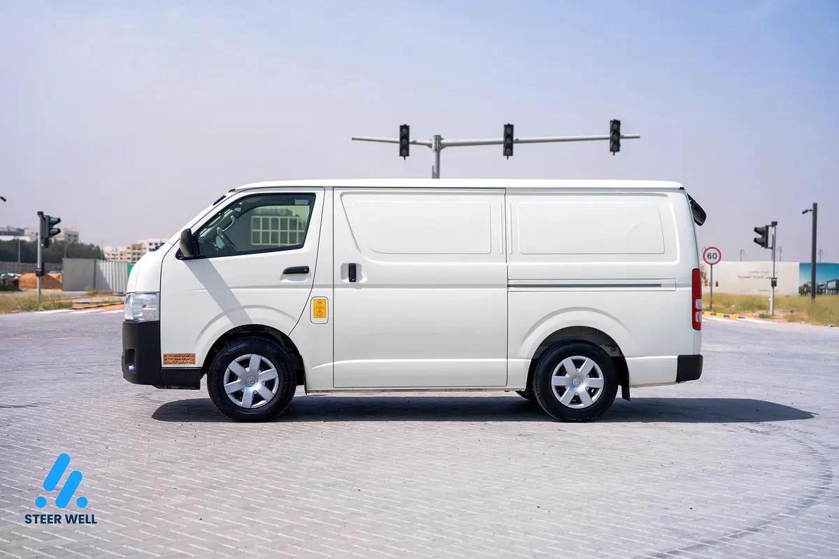 Toyota Hiace GL 2022 - GCC Specs - Excellent Condition-3-3