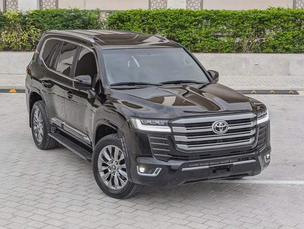 Toyota Land Cruiser GXR TOP 2015 Facelifted 2025 With Interior and Exterior - GCC Specs -