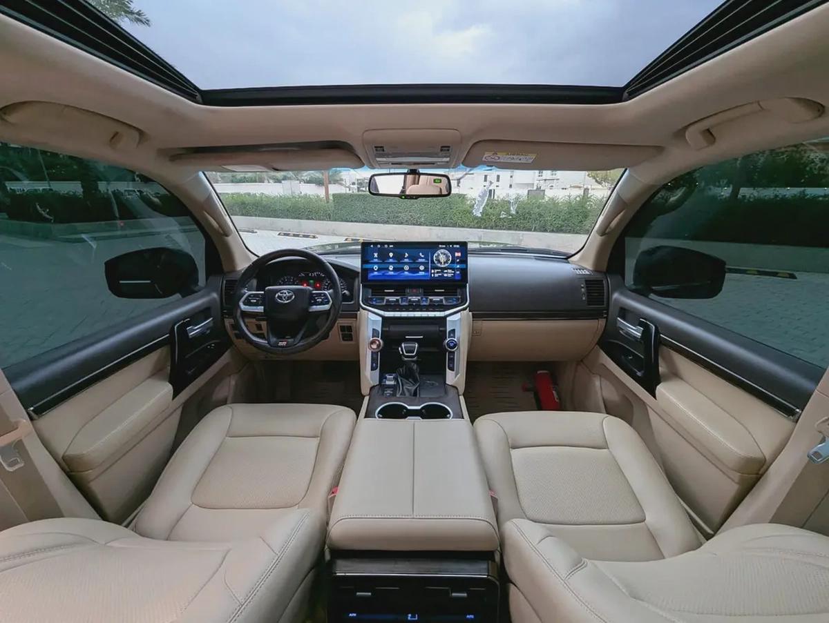 Toyota Land Cruiser GXR TOP 2015 Facelifted 2025 With Interior and Exterior - GCC Specs --2-2