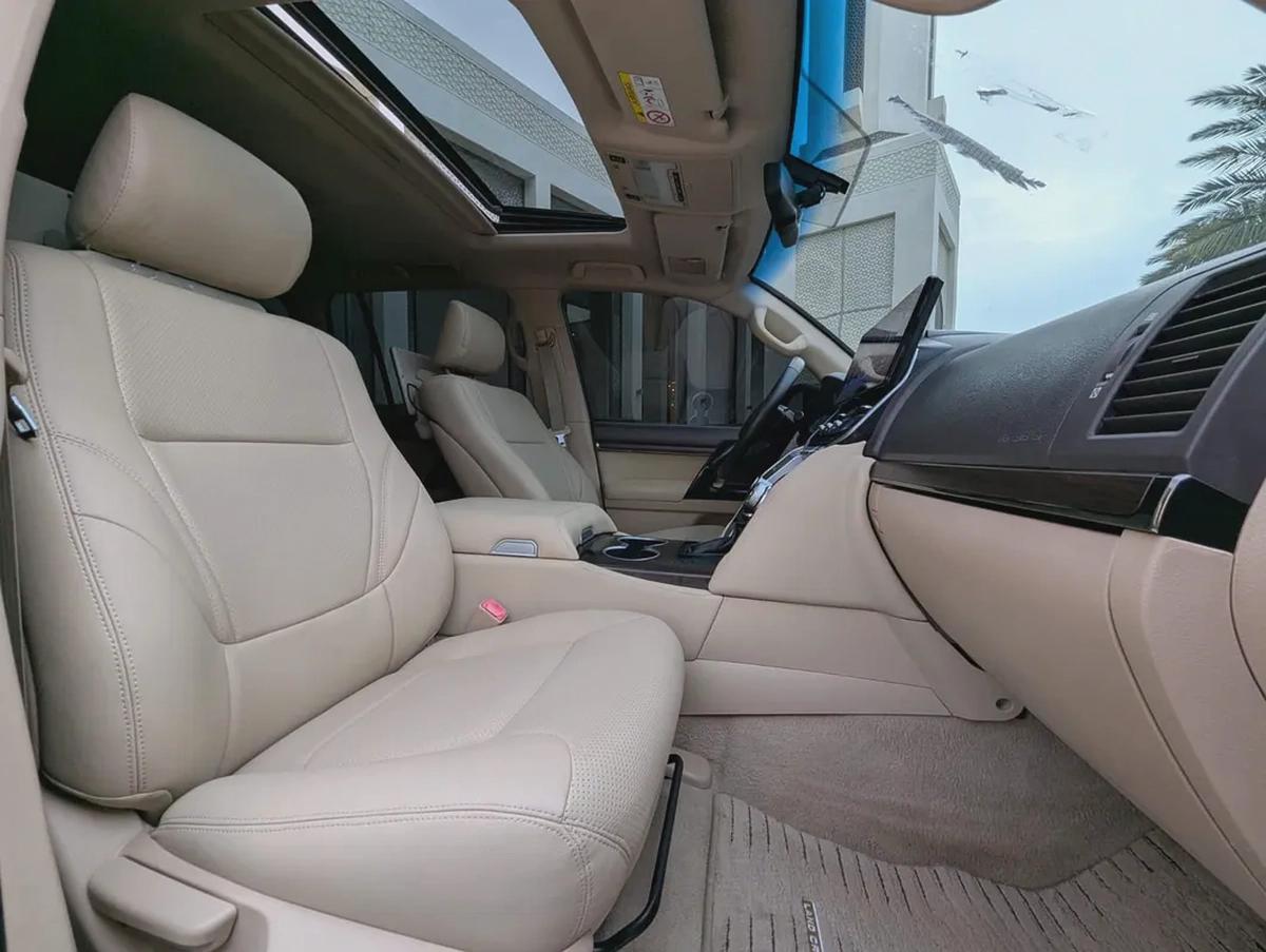 Toyota Land Cruiser GXR TOP 2015 Facelifted 2025 With Interior and Exterior - GCC Specs --5-5