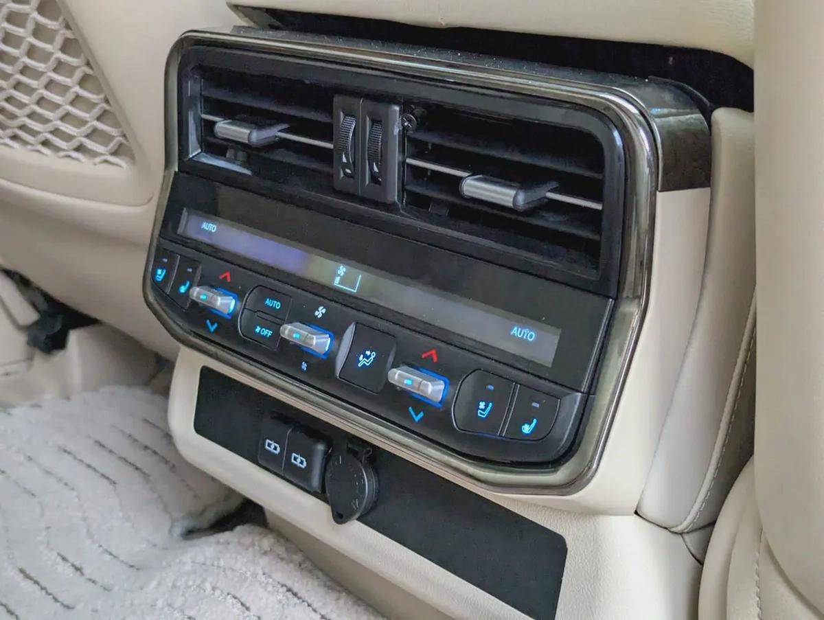 Toyota Land Cruiser GXR TOP 2015 Facelifted 2025 With Interior and Exterior - GCC Specs --8-8