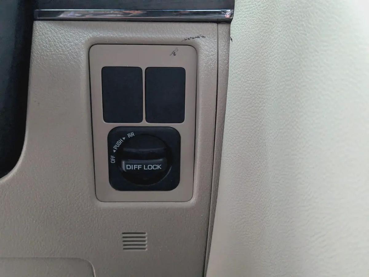 Toyota Land Cruiser GXR TOP 2015 Facelifted 2025 With Interior and Exterior - GCC Specs --10-10