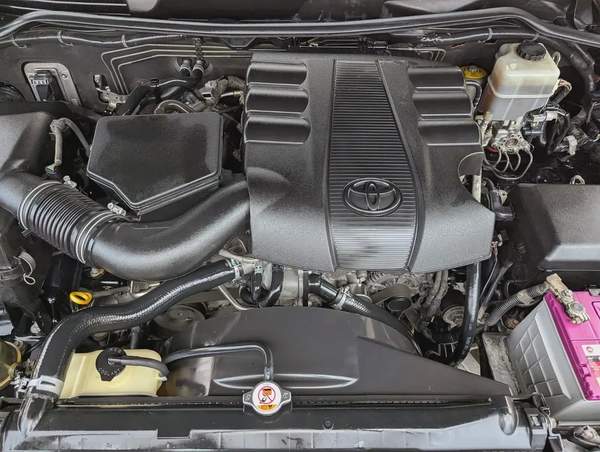 Toyota Land Cruiser GXR TOP 2015 Facelifted 2025 With Interior and Exterior - GCC Specs -