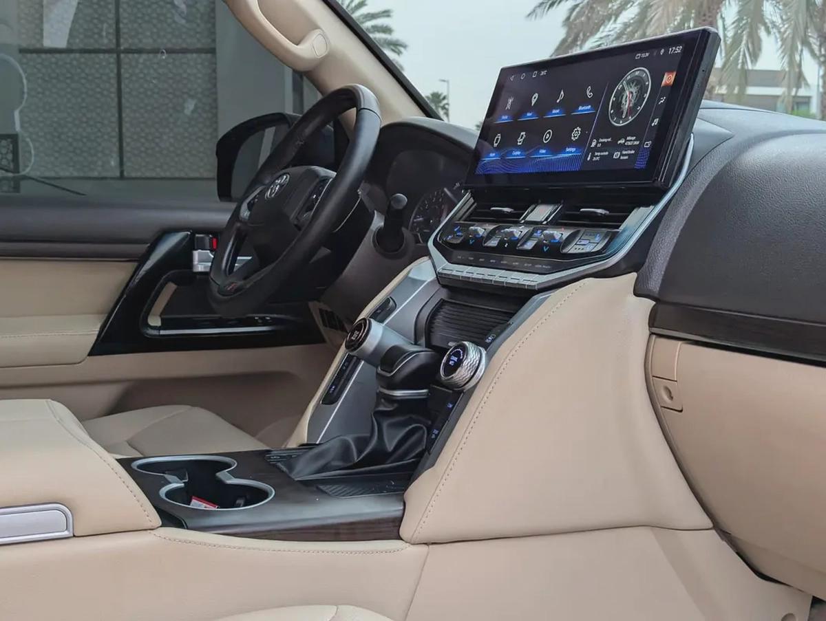 Toyota Land Cruiser GXR TOP 2015 Facelifted 2025 With Interior and Exterior - GCC Specs --13-13