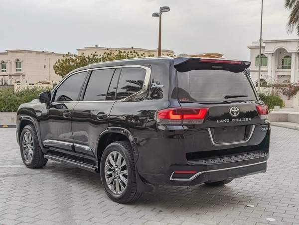 Toyota Land Cruiser GXR TOP 2015 Facelifted 2025 With Interior and Exterior - GCC Specs -