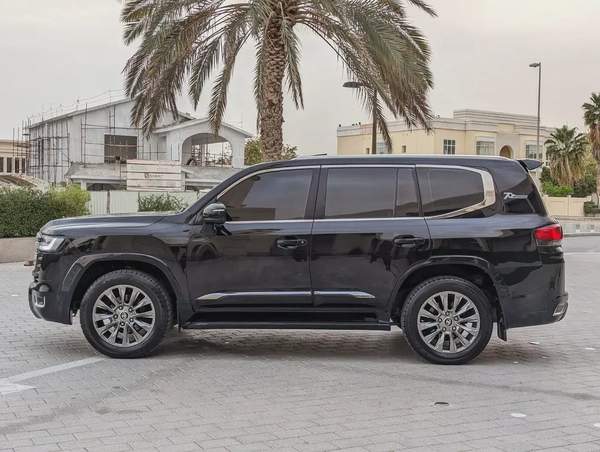 Toyota Land Cruiser GXR TOP 2015 Facelifted 2025 With Interior and Exterior - GCC Specs -