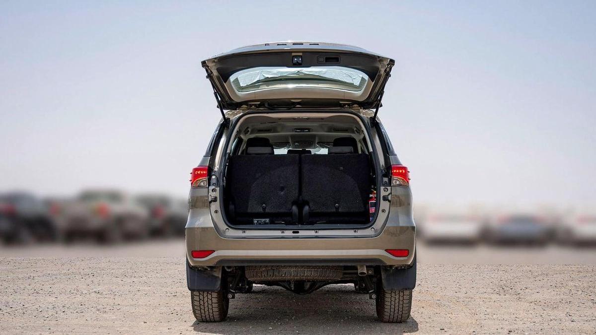 Toyota Fortuner GX2 4X4 Diesel 2.4L-6-6