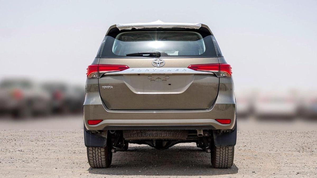 Toyota Fortuner GX2 4X4 Diesel 2.4L-8-8