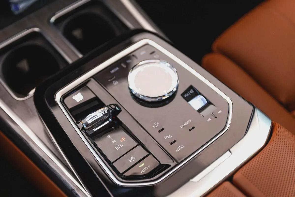 BMW 740i M Sport Individual – 2026 | GCC | Only 3,745 KM | AED 449,000-7-7