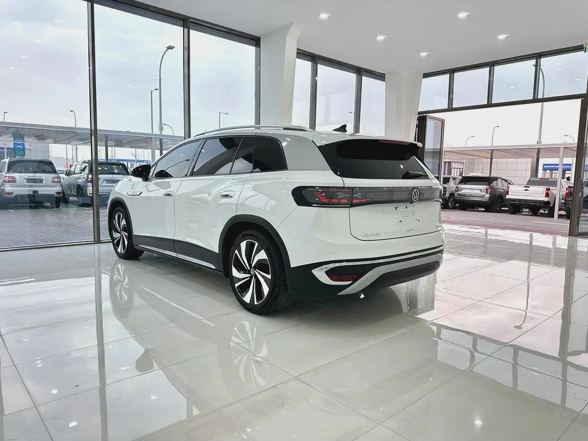 فلوكسفاغن +ID.6 CROZZ PURO ابيض / اسود 2022-3-3