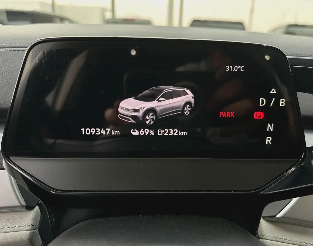 فلوكسفاغن +ID.6 CROZZ PURO ابيض / اسود 2022-13-13