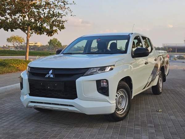 Mitsubishi L200 GCC 2022 Double Cabin 4X2 Premium Condition With Low KM 2 Original Keys