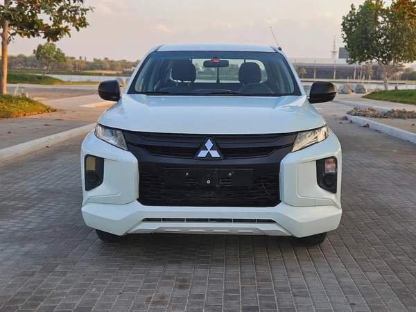 Mitsubishi L200 GCC 2022 Double Cabin 4X2 Premium Condition With Low KM 2 Original Keys