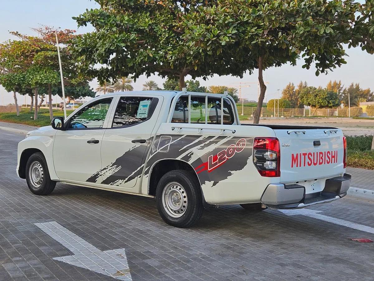 Mitsubishi L200 GCC 2022 Double Cabin 4X2 Premium Condition With Low KM 2 Original Keys-13-13