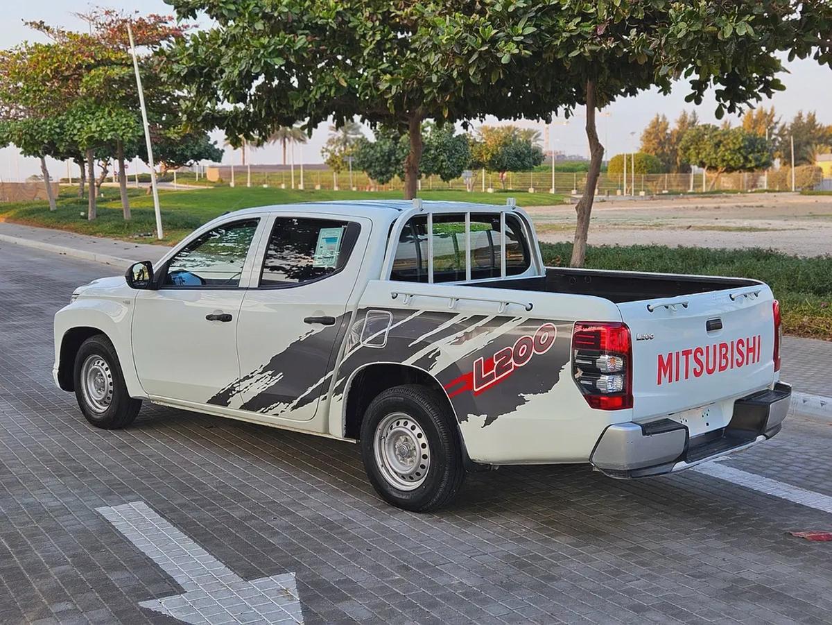 Mitsubishi L200 GCC 2022 Double Cabin 4X2 Premium Condition With Low KM 2 Original Keys-16-16