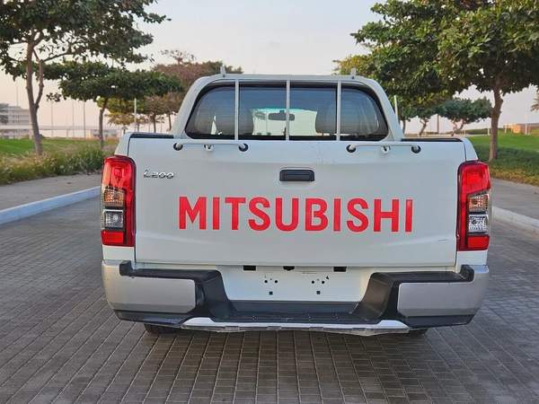 Mitsubishi L200 GCC 2022 Double Cabin 4X2 Premium Condition With Low KM 2 Original Keys