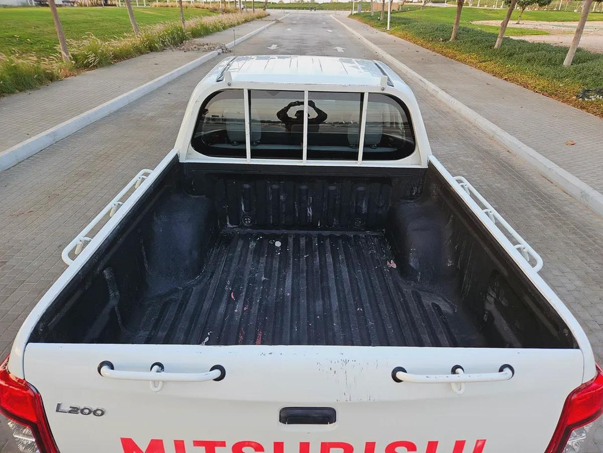 Mitsubishi L200 GCC 2022 Double Cabin 4X2 Premium Condition With Low KM 2 Original Keys-18-18