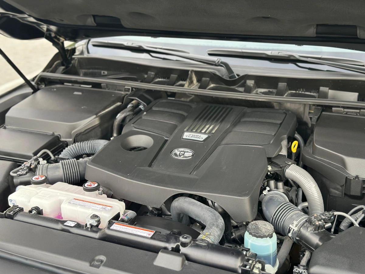 Land Cruiser 3.5T VXR-8-8