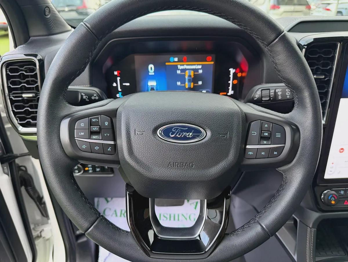 GCC 2024 FREE ACCIDENT FAST OWNER LOW MILEAGE 10,000KM SERVICE HISTORY AGENCY ANDER WARRANTY EXCELLE-15-15