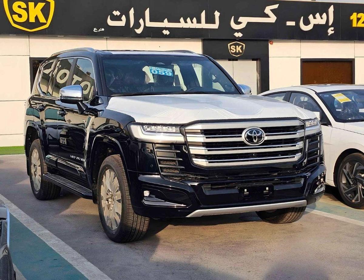 Toyota Land Cruiser VX HYBRID / 3.5L V6 PETROL / RADAR / BIG DVD / JBL SPKRS / COOL BOX / LETAHER WITH MEMORY SEATS (COD-2-2