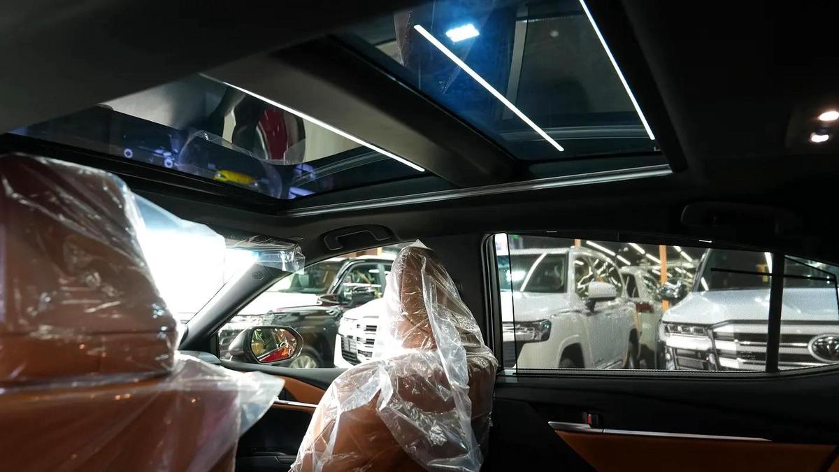 2025 TOYOTA CAMRY LUMIERE 2.5L HYBRID FULL OPTION-8-8