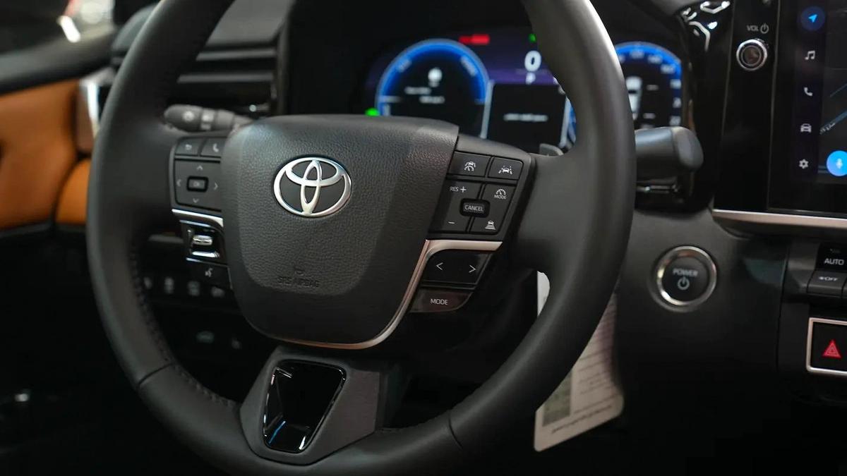 2025 TOYOTA CAMRY LUMIERE 2.5L HYBRID FULL OPTION-3-3