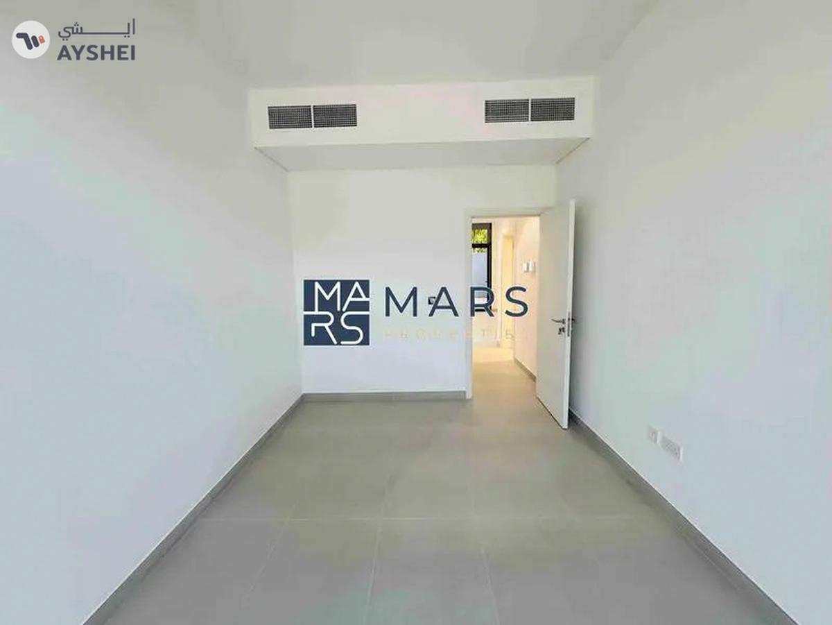 Luxury 4 bedroom townhome for rent corner unit with majlis in Robinia just in 190k-16-16