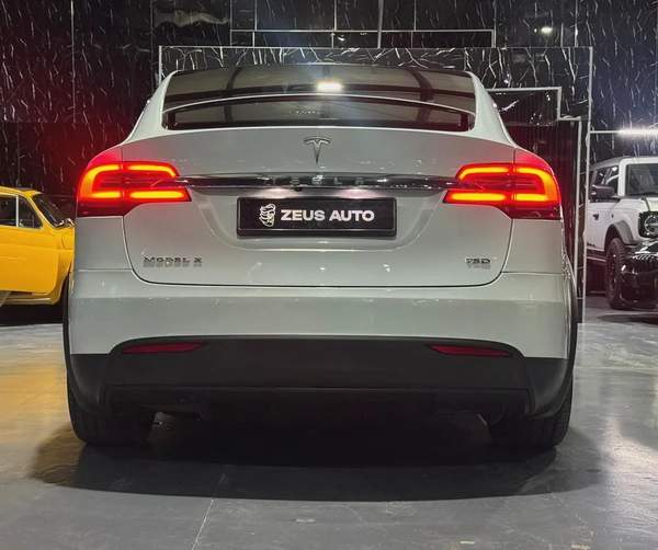 Tesla Model X 2018 GCC specs for 89,000.00 AED