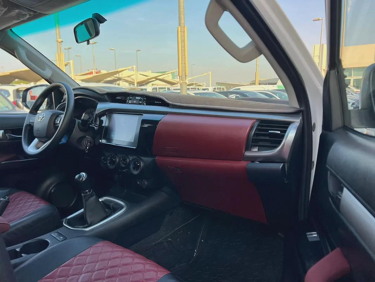 2025 Toyota Hilux Double Cab - GCC Specs - Brand New! Ref#902-10-10