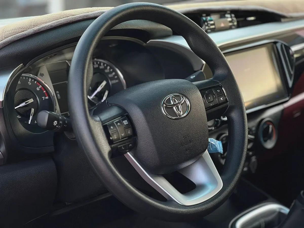 2025 Toyota Hilux Double Cab - GCC Specs - Brand New! Ref#902-15-15