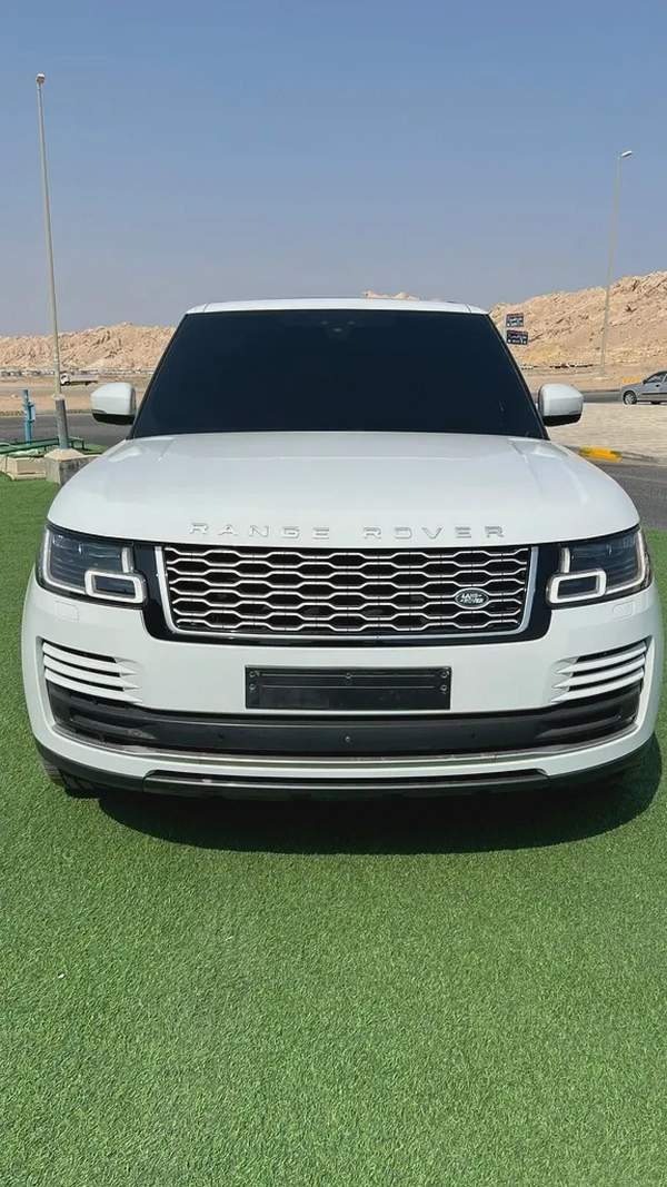 Range Rover vogue L super charged V8 Gcc